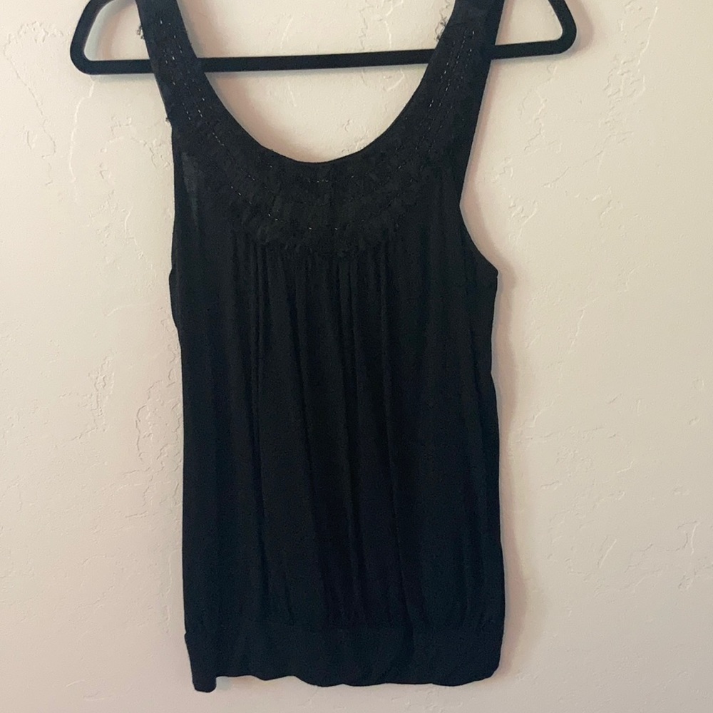 Bobeau brand it says size large but it small. Black in color